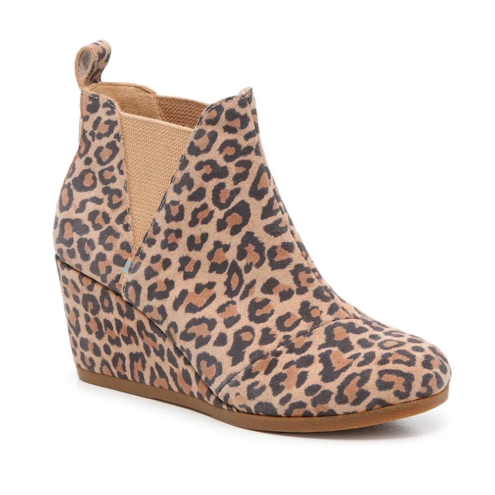 (NWT) TOMS Kelsey Wedge Leopard Print Bootie
